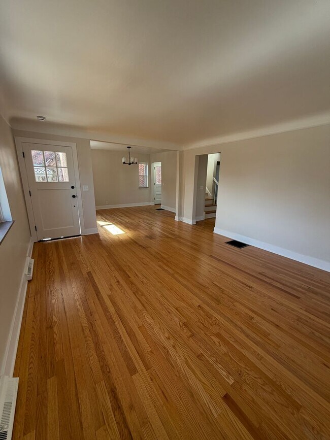 Photo - 3 Bed / 2 Bath Brick Home - showings start 12/3