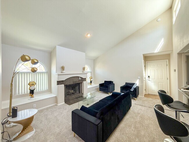 Photo - Bright & Furnished 2-Bedroom, 2-Bath Condo with Poolside Views Unidad 2080