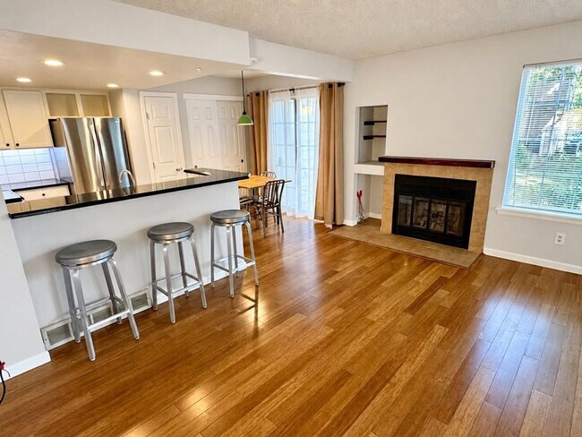 Building Photo - 4871 White Rock Cir