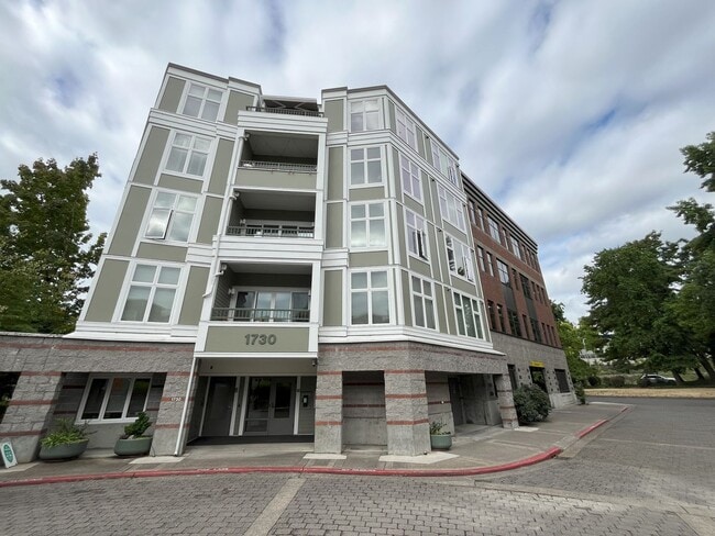 Building Photo - Modern Condo Retreat Steps from Portland’s...