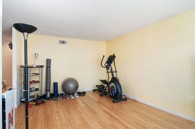 Building Photo - MUST SEE! 3 bedroom, 2 bath home with large backyard and private pool & spa.