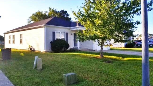 Building Photo - 325 Pirates Cove Ln Rental