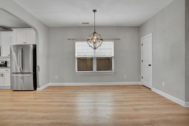 Photo - 211 Thalia Rd