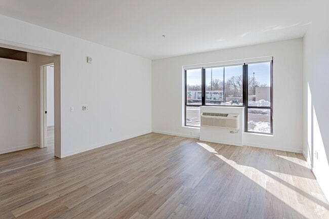 2BR, 1BA - 873 SF