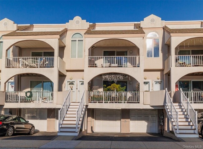 Photo - 277 W Broadway