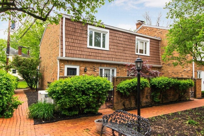 Building Photo - 108 E Dublin Granville Rd Unit 12 Rental