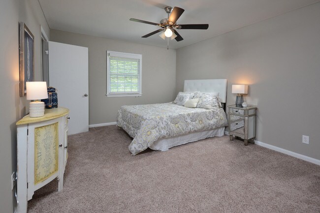 Parliament House Apartments and Townhomes in Burlington, NC