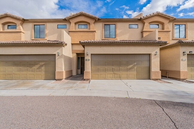 Photo - Large 3 bedroom 3 bathroom townhomes Unit 18