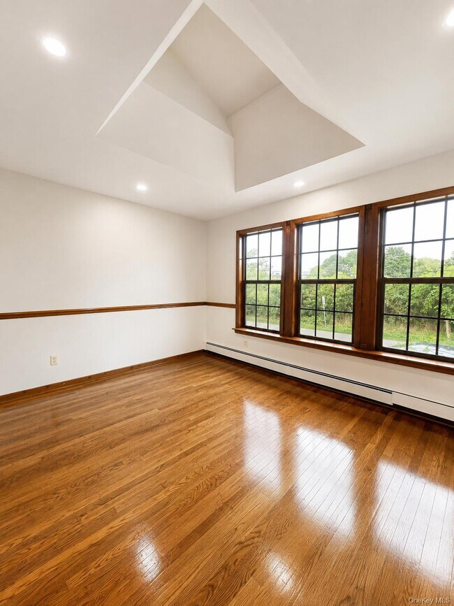 Photo - 676 Bohemia Pkwy