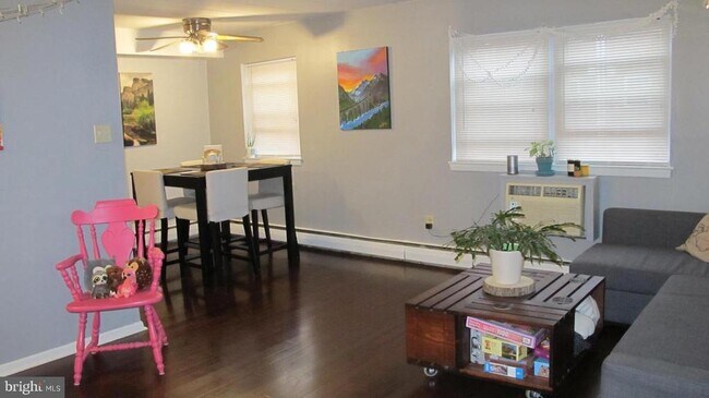 Photo - 1 Radnor Dr Unit A 2