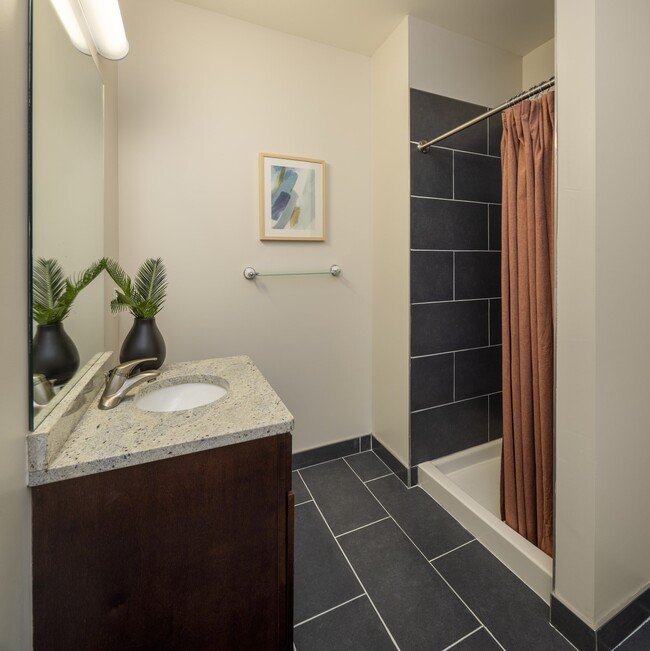 2BR, 2BA -Rockefeller Master Bathroom