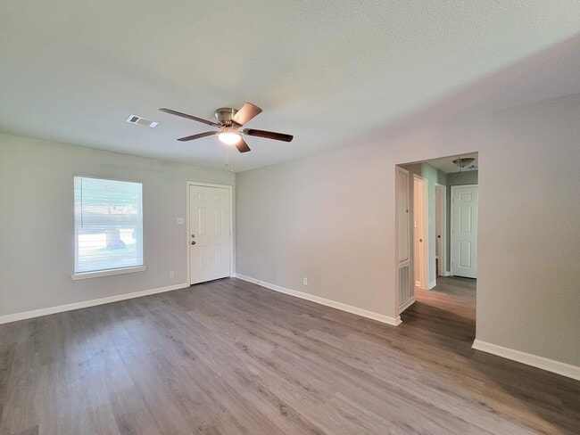 Photo - 2810 Forest Oaks Dr