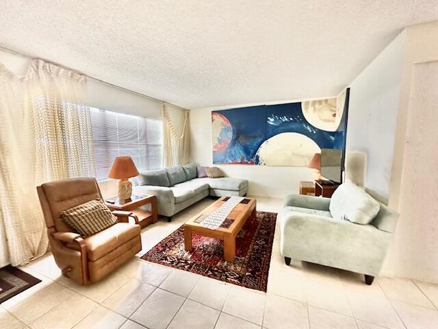 Photo - 4014 Newcastle A