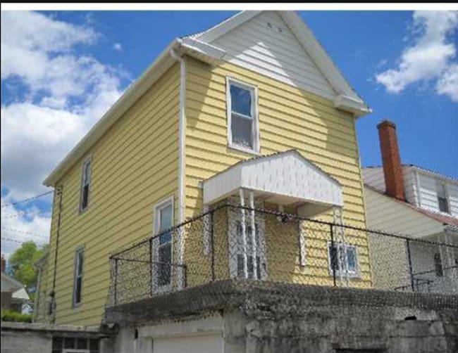 744 Large Ave