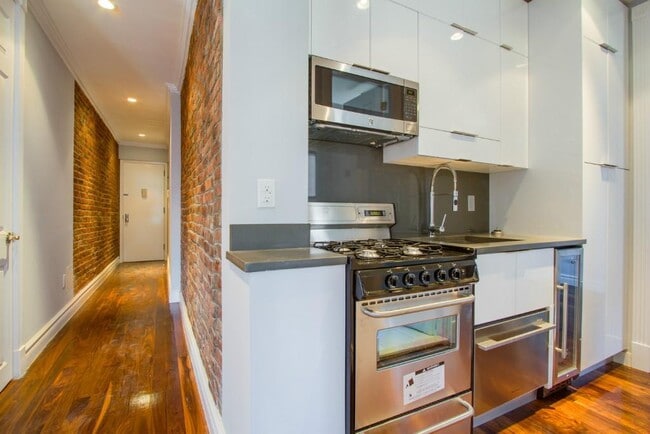 Photo - 334 E 6th St Unit 3