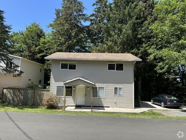 Building Photo - 241 S Quadrant St Rental