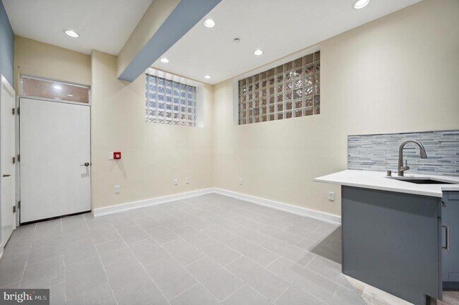 Photo - 2024 E Fletcher St Unit 1