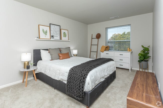 1BR, 1BA - 697 SF
