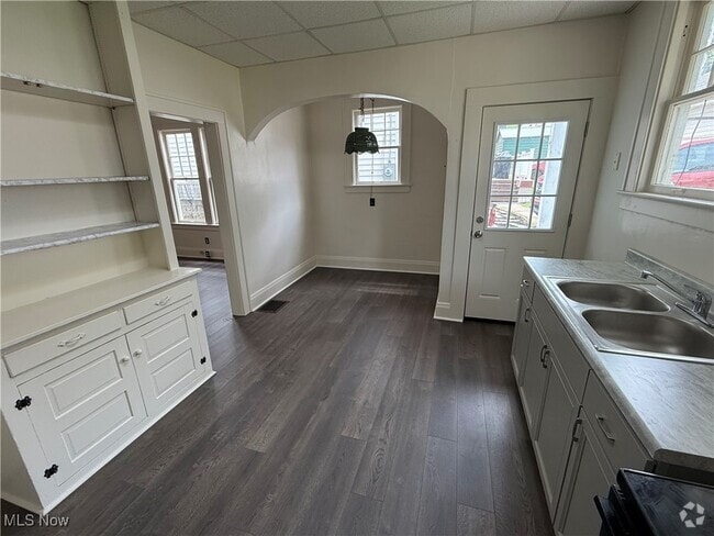 Building Photo - 1105 Virginia St Rental