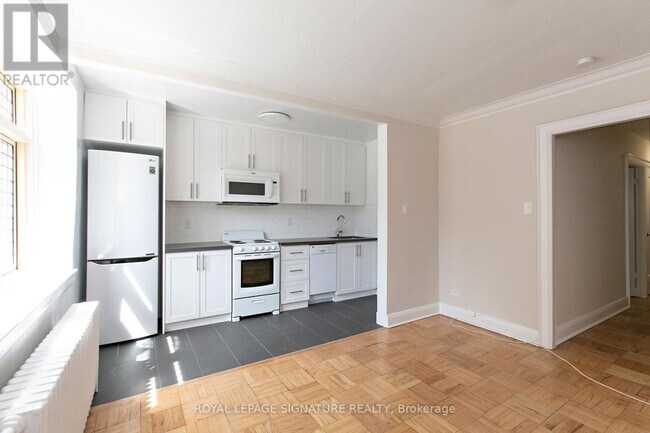 Photo - 394 Avenue Rd Unit 201-C