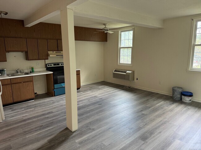 Building Photo - 22 Main St Ext Unit 6C Rental