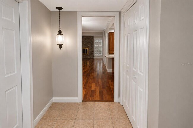 Photo - 981 Damrosch St