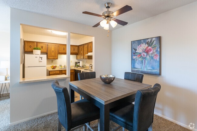 2BR, 1.5BA 960 SF
