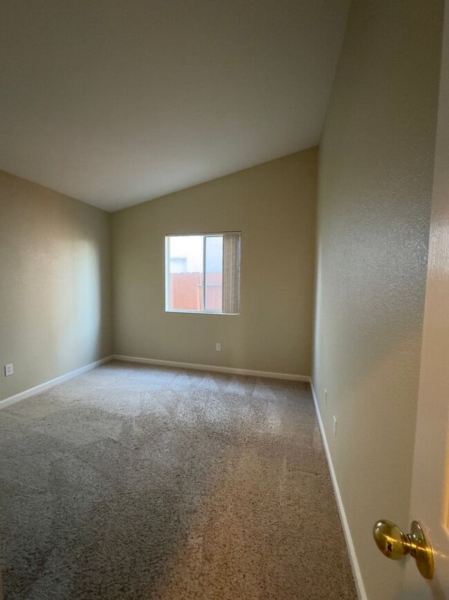 Photo - Charming 3bedroom 2 bath home in Elk Grove.