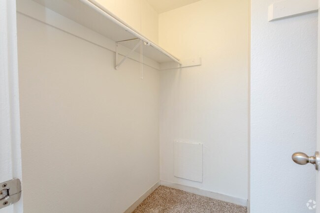1BD, 1BA - 680 SF