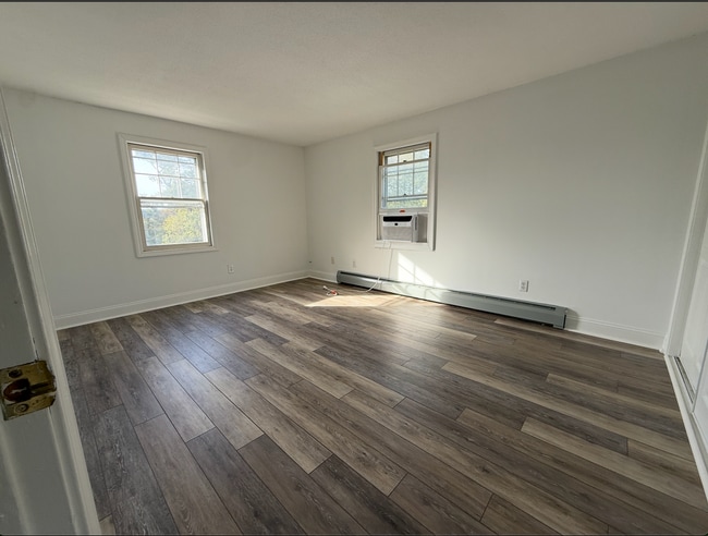 Photo - 143 E High St