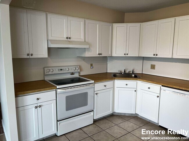 Photo - 131 Coolidge Ave Unidad 528