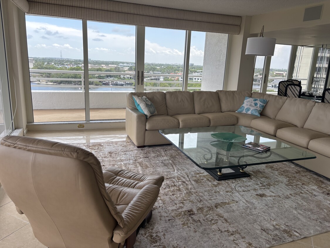 Living room with south view over intracostoal - 4201 N Ocean Blvd (Boca Raton, FL)