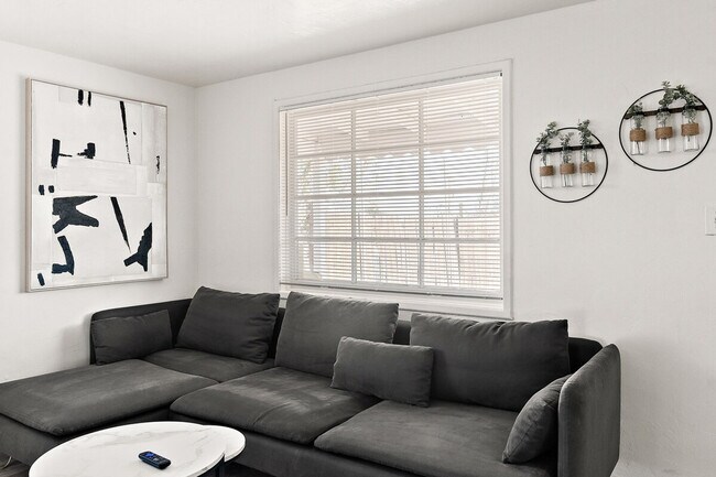 Photo - 704 W Main St Unidad ID1244338P