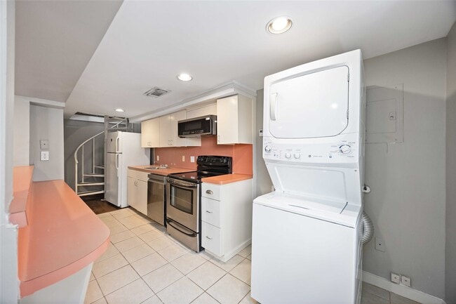 Photo - 1711 Wentworth St