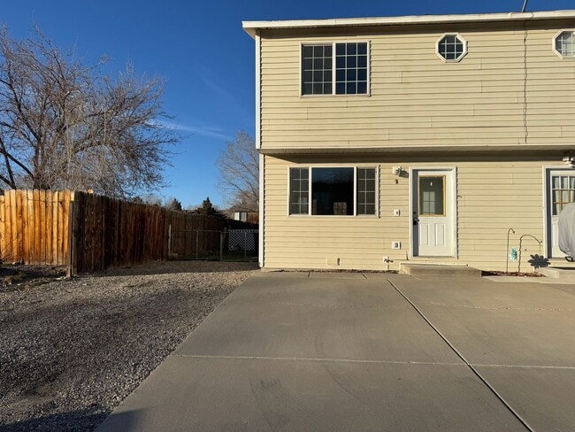 Photo - 481 1/2 Tracy Dr Unidad #1