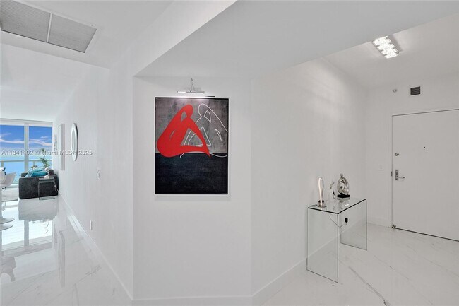 Photo - 888 Biscayne Blvd Unidad 2404