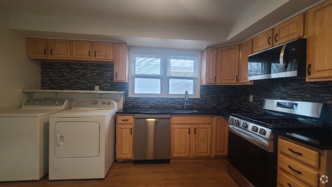Building Photo - 589 Bramhall Ave Unit 2R Rental
