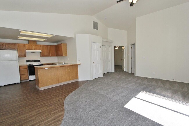 Building Photo - 826 S McKinley Ave Rental