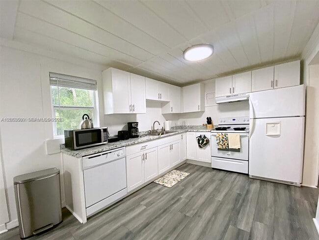 Photo - 342 NW 7th Ave