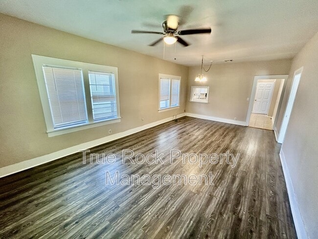 Photo - 804 E 13th St