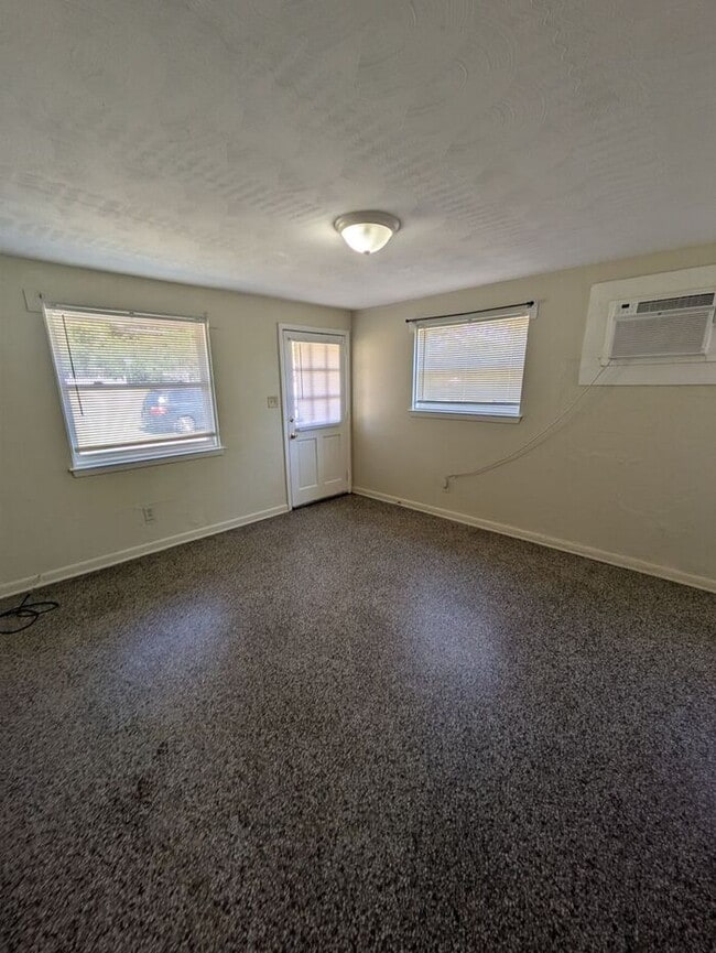 Photo - 2BD/1BA Unit in Hickory