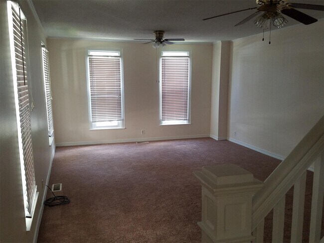 Photo - 612 S Main St