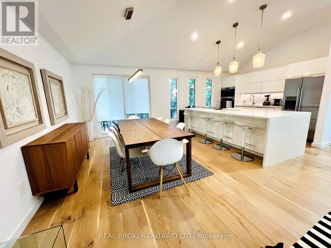 Photo - 51 Castlemere Crescent