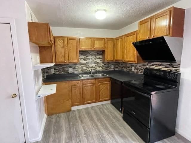 Photo - 3882 Parklane Dr