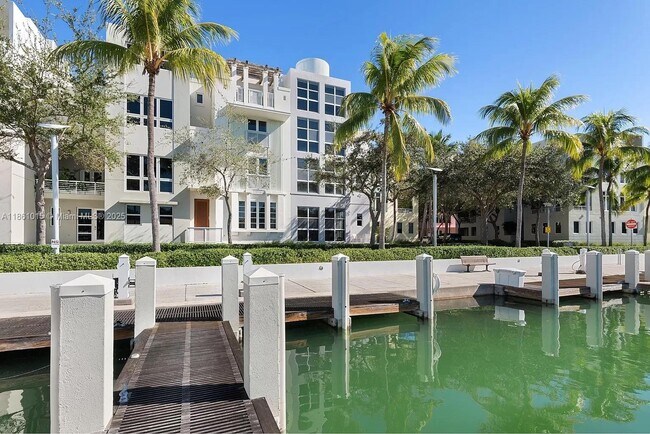 Photo - 6101 Laguna Dr W
