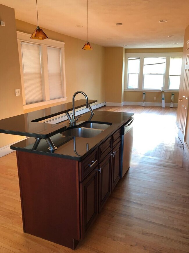 Photo - 98 Knight St Unit #2