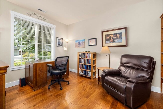 Photo - 2030 Nelson St