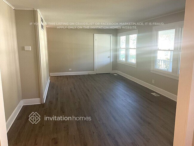 Photo - 1303 W 59th St