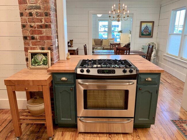 Photo - 1804 N Elm St