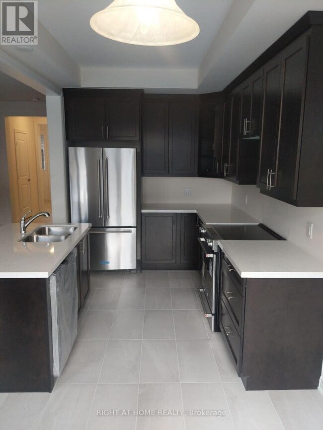 Photo - 323 Raymond Rd